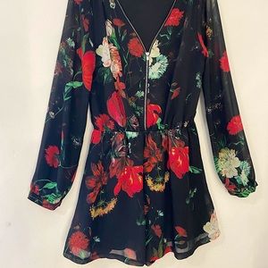 Floral romper with pockets